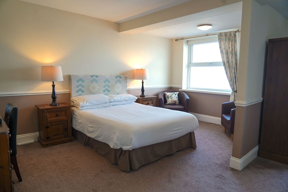 The Royal Hotel Suite, Ensuite, Sea View ( 4 Persons) 3