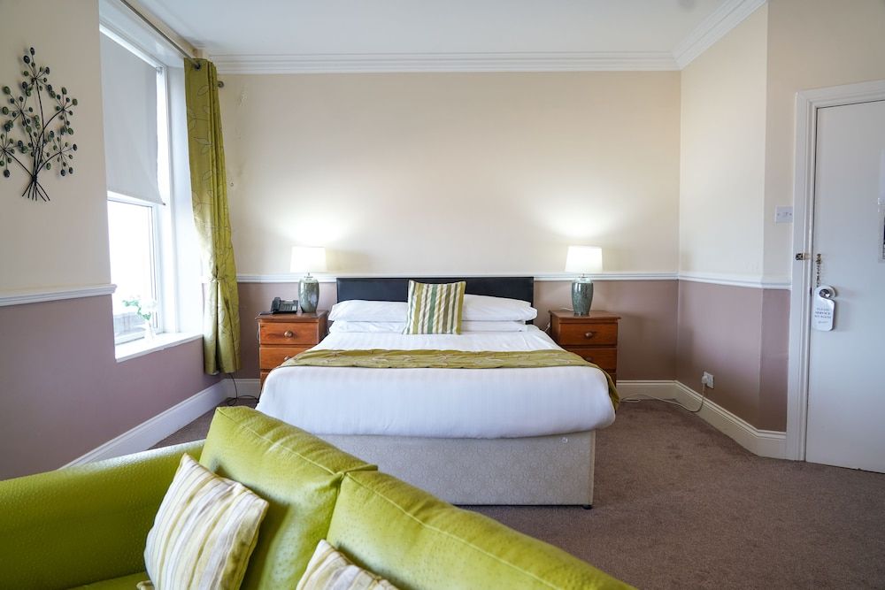 The Royal Hotel Double Room, Ensuite, Sea View 2