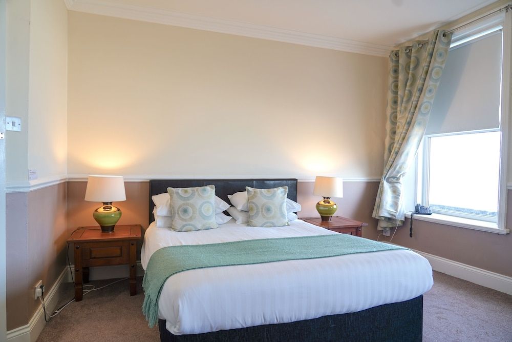 The Royal Hotel Double Room, Ensuite, Sea View 3
