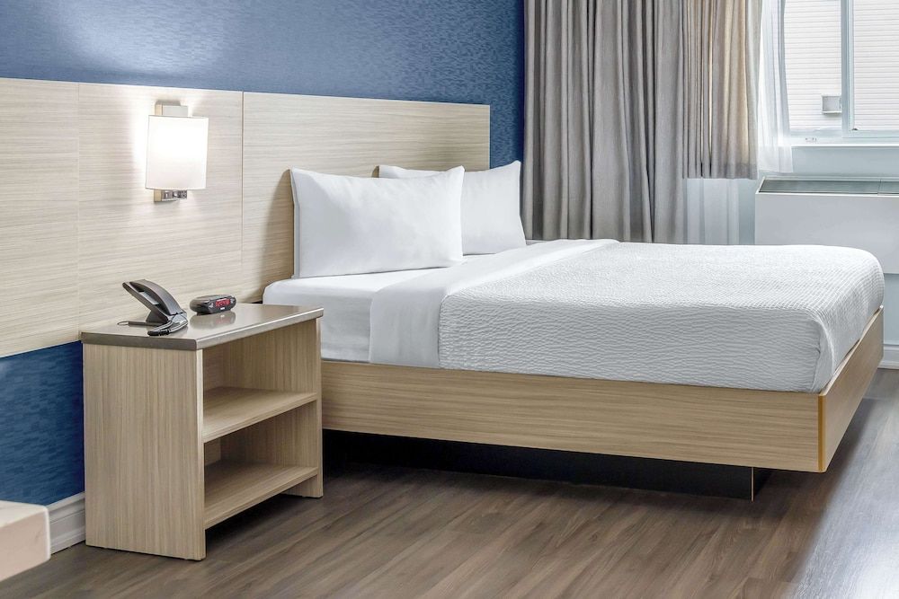 Deluxe Room, 1 Queen Bed, Non Smoking