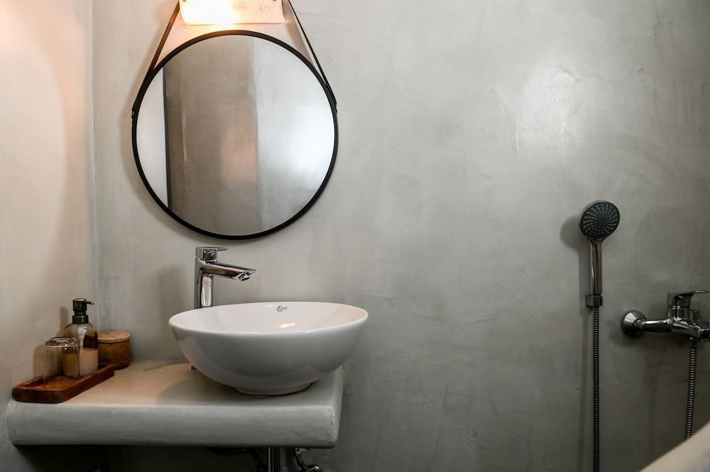 White Curves Junior Studio Suite 9