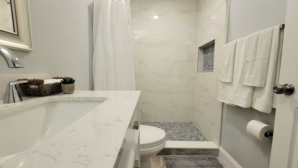 Barefoot Mailman Inn & Suites Luxury Suite 2