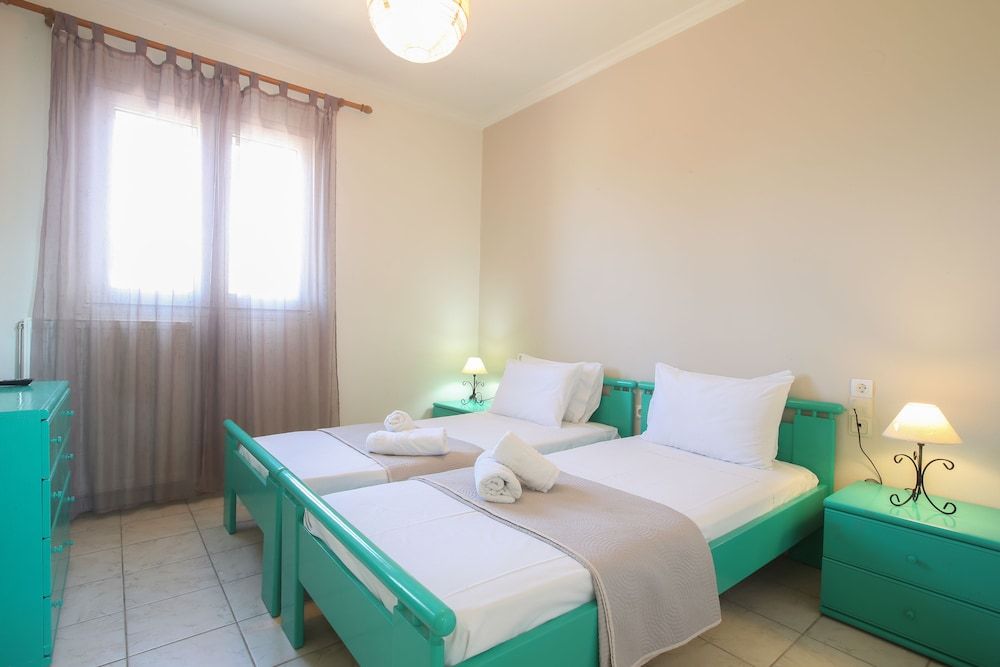 Comfort Villa, 4 Bedrooms, Partial Sea View