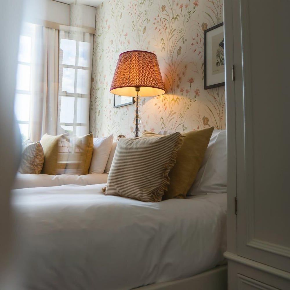 The Swan Tarporley Classic Twin Room, Ensuite 2