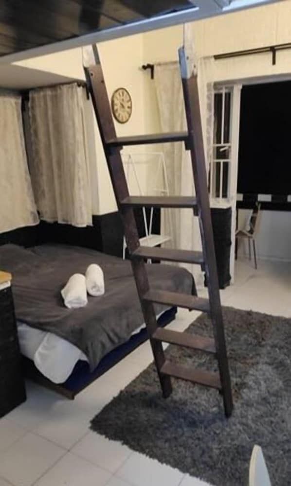 Carmel Market Apartments Design Studio Suite 13