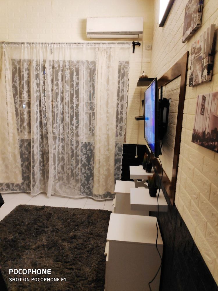 Carmel Market Apartments Design Studio Suite 10