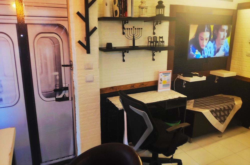 Carmel Market Apartments Design Studio 24