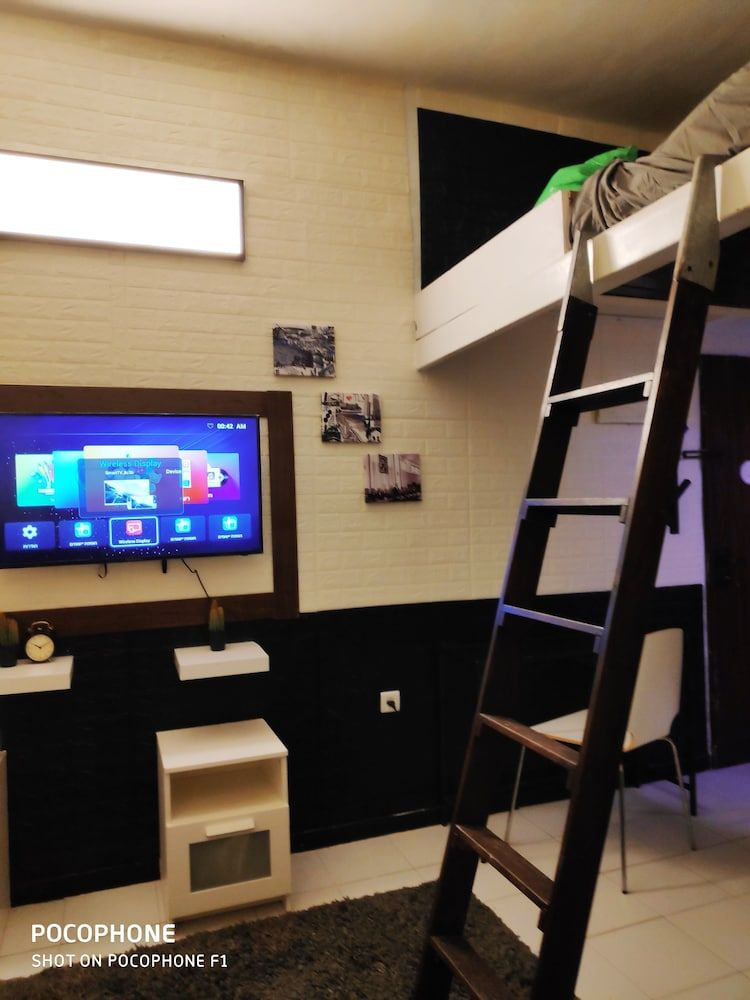 Carmel Market Apartments Design Studio Suite 6