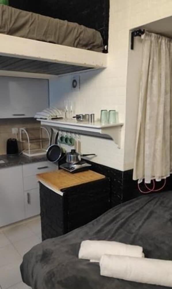 Carmel Market Apartments Design Studio Suite 14