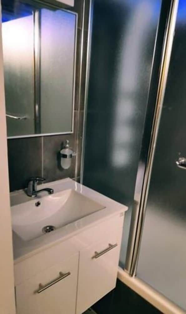 Carmel Market Apartments Double or Twin Room, 1 Bedroom 24