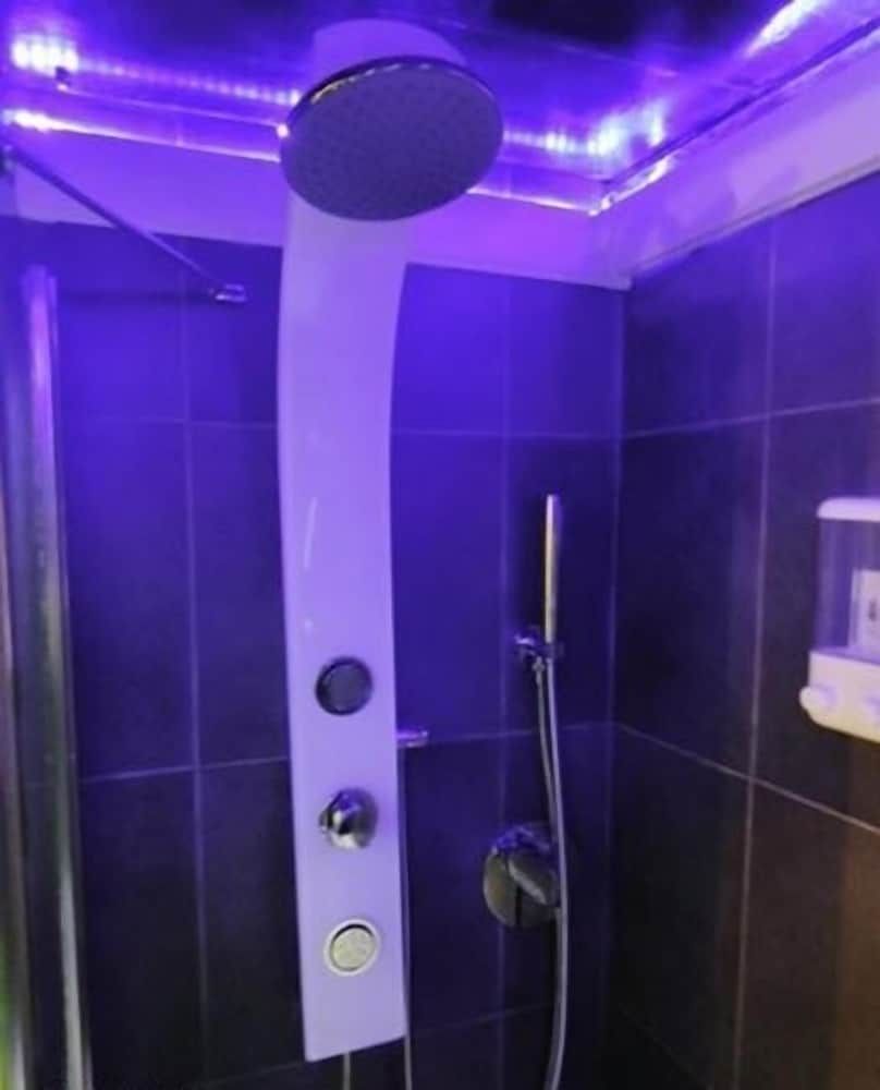 Carmel Market Apartments Design Studio 42