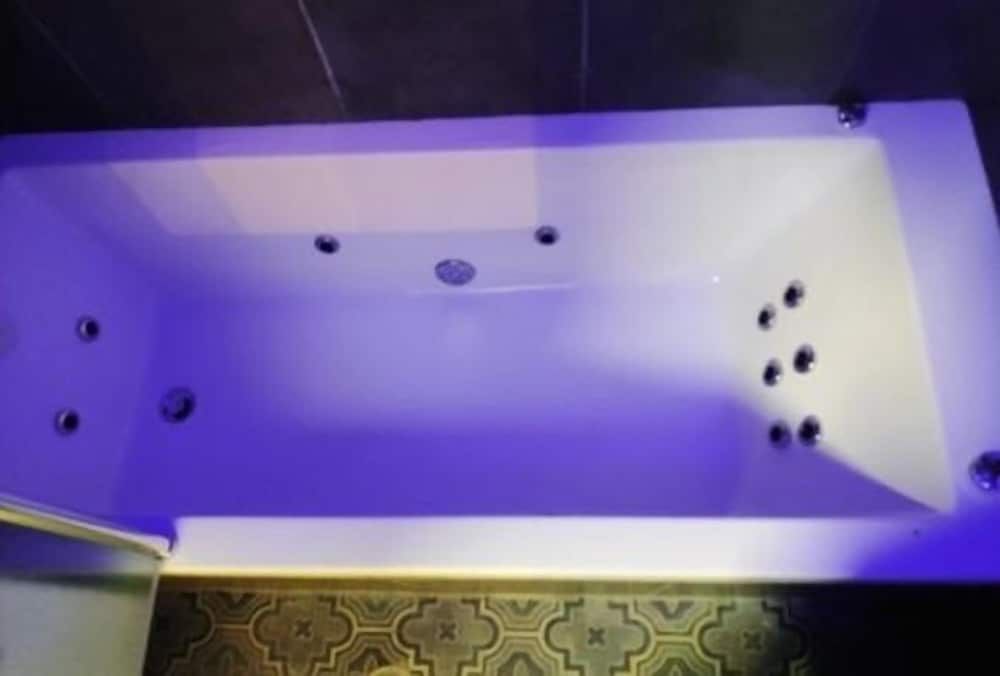 Carmel Market Apartments Design Studio 41