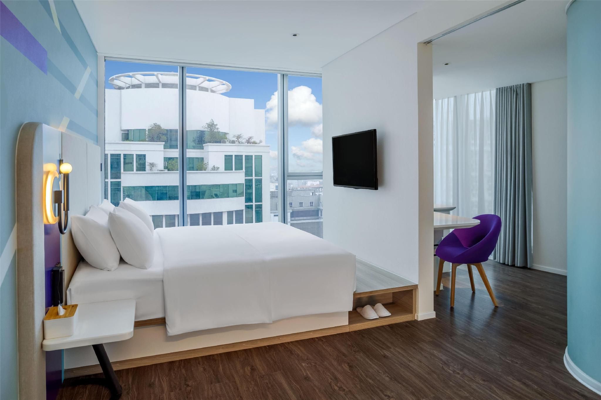 KING CORNER HIGH FLOOR ROOM