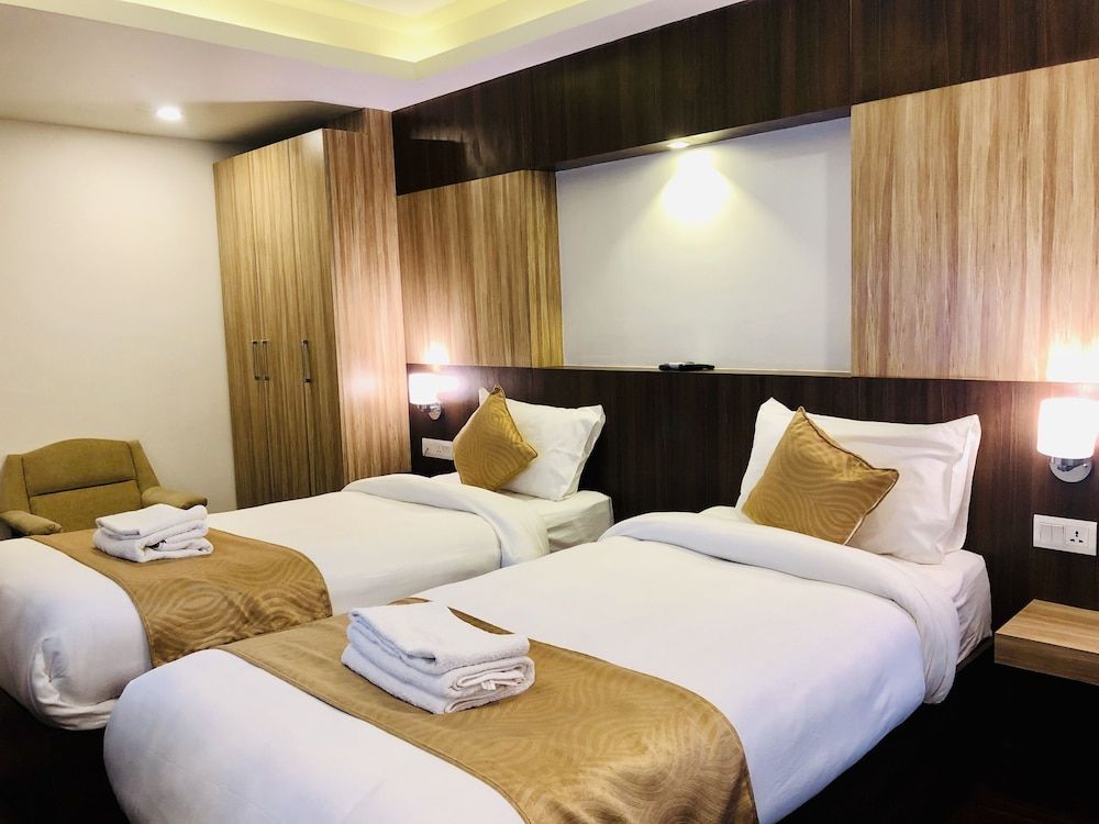 The Milestone Hotel Deluxe Double or Twin Room 5