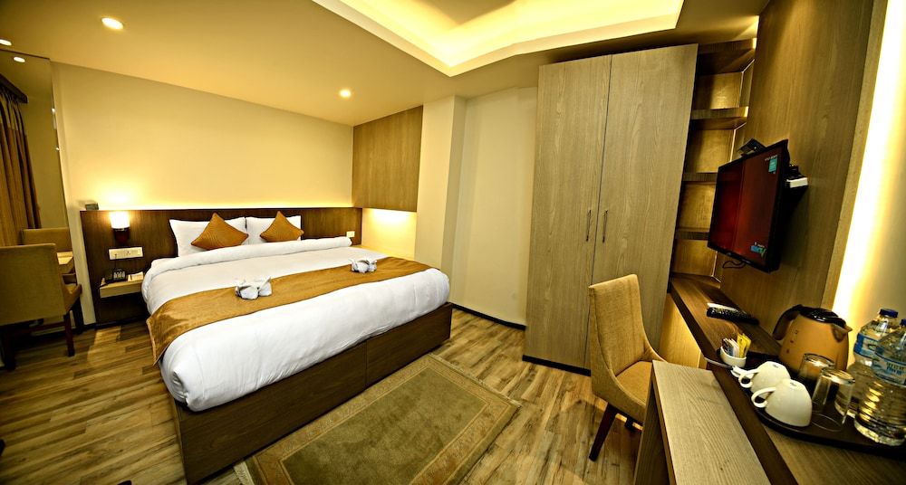 undefined The Milestone Hotel 5