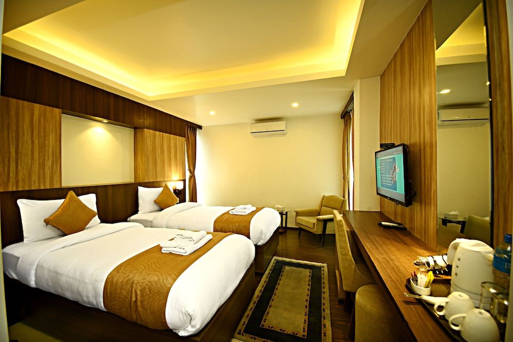 The Milestone Hotel Deluxe Double or Twin Room 6