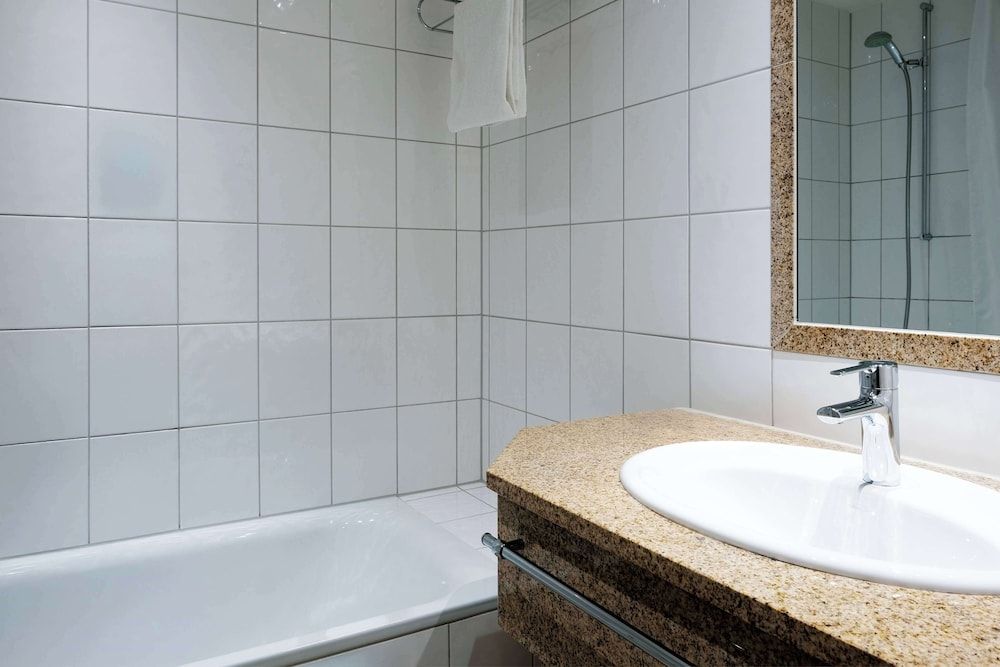 Ramada by Wyndham Duesseldorf Ratingen Room, 1 Twin Bed 4