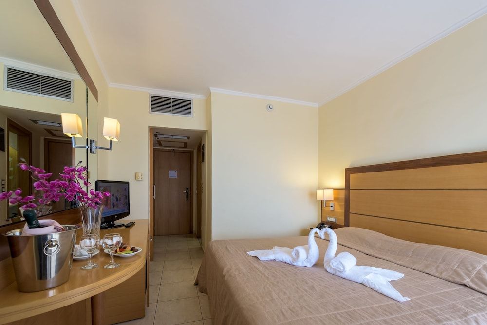 Manousos City Hotel Standard Double Room Single Use 3