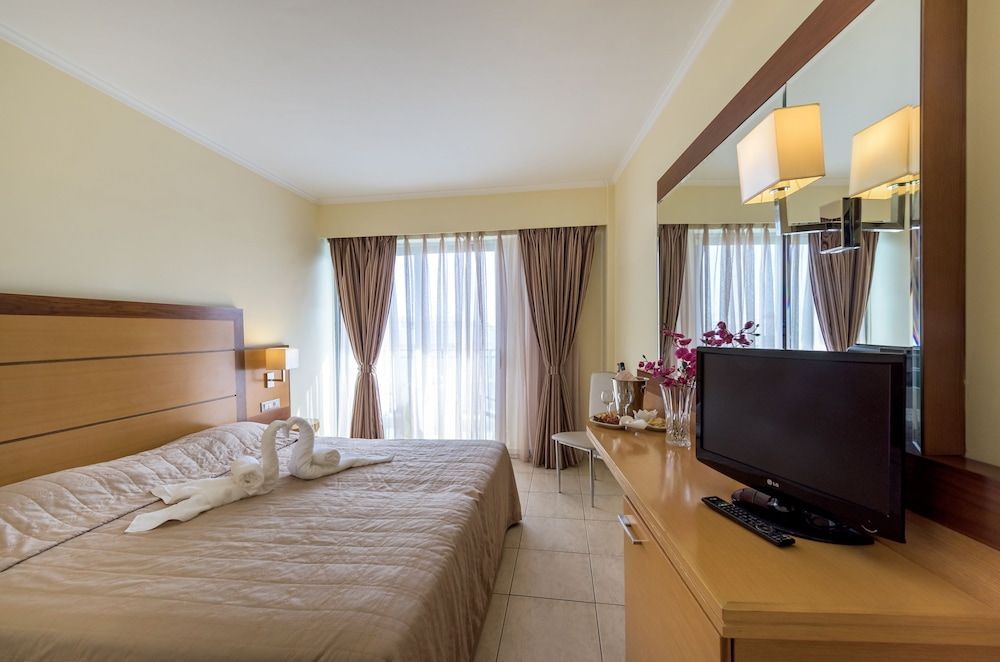 Manousos City Hotel Standard Twin Room 2