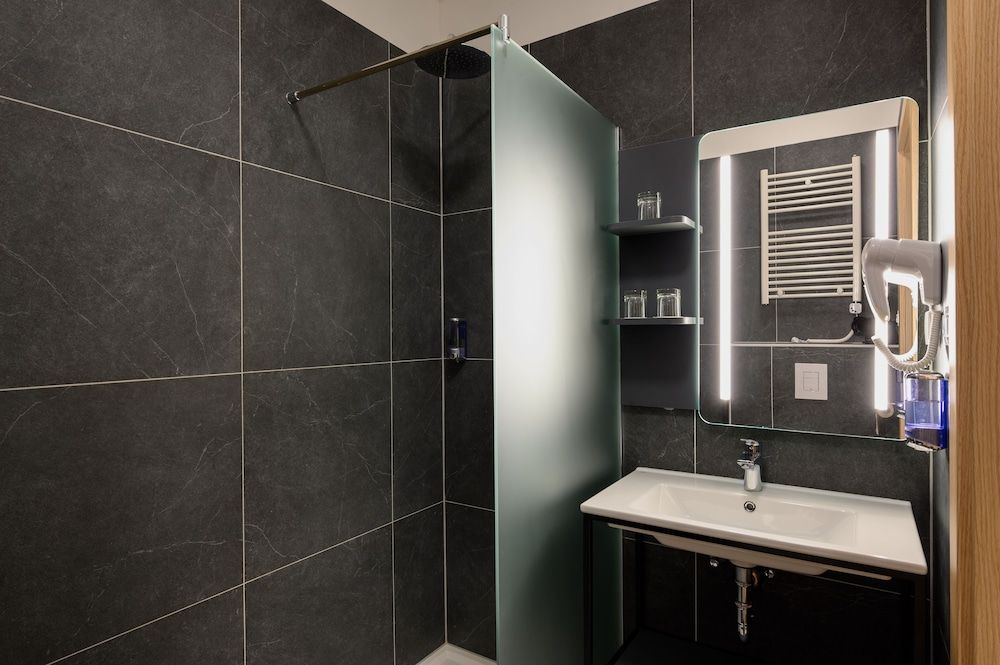 B&B Hotel Maribor Standard Twin Room 4