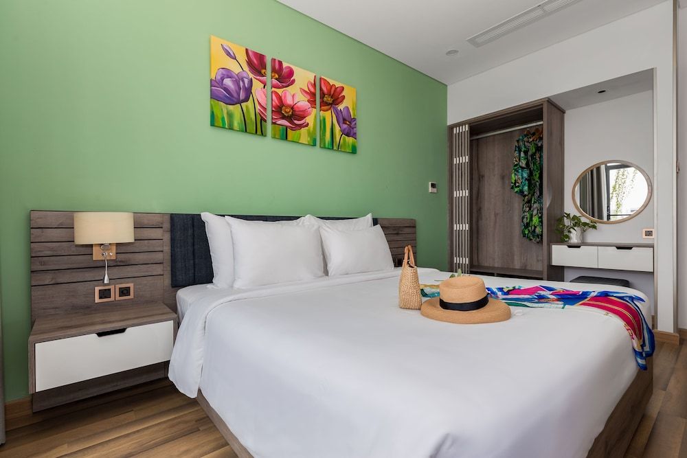 Chi House Danang 2 Bedroom Junior Apartment with Balcony City View 2