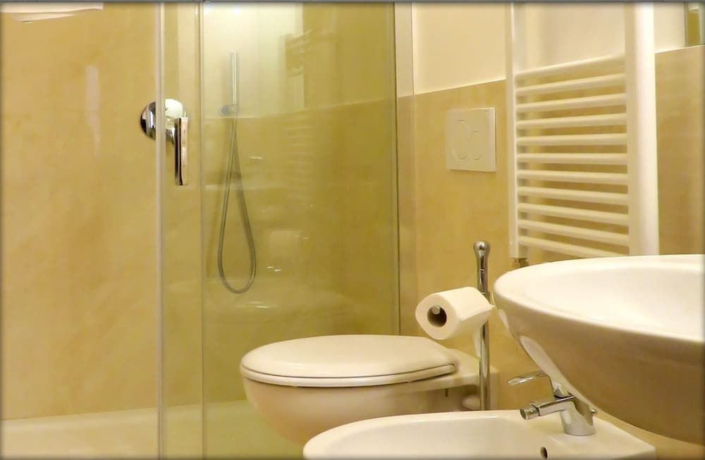 Casalbergo Double Room, Ensuite 10