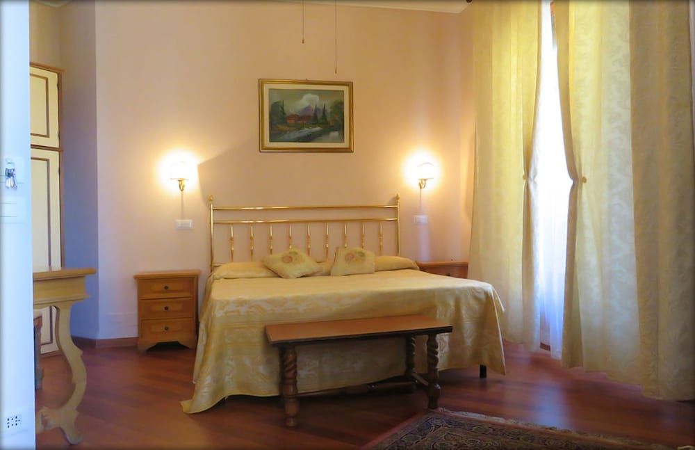 Casalbergo Double Room, Ensuite 7