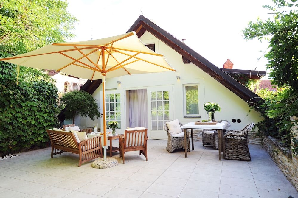 undefined Lesar Hotel Angel 7