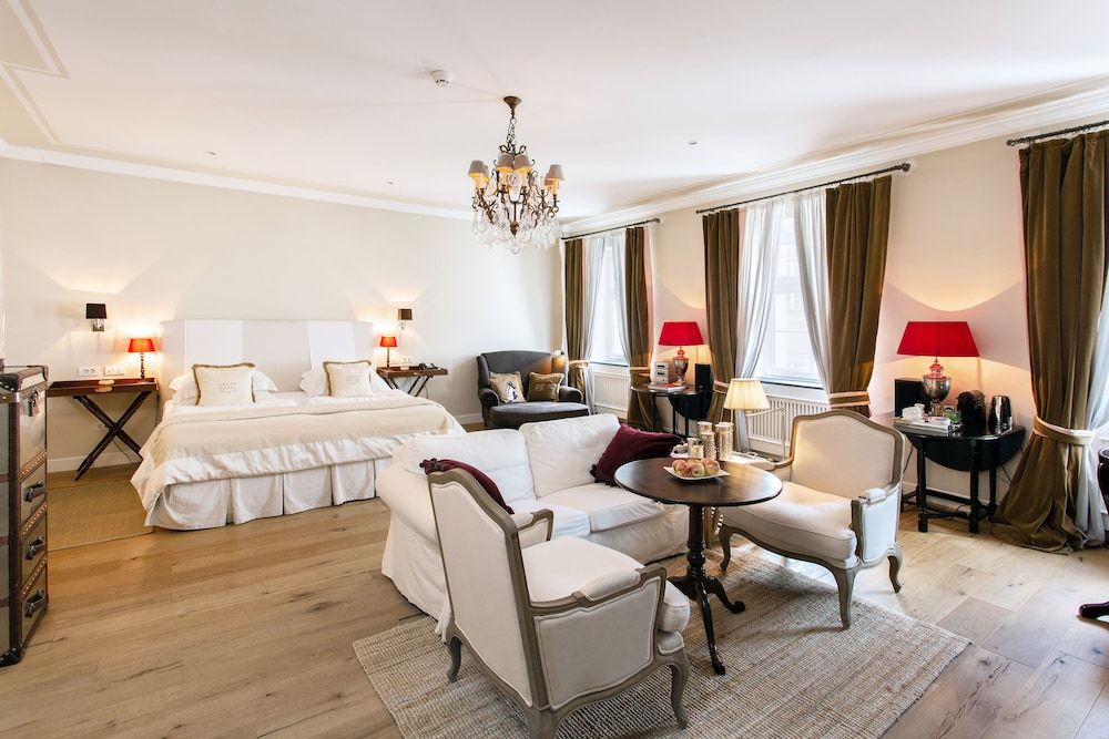 Lesar Hotel Angel Suite (Master)