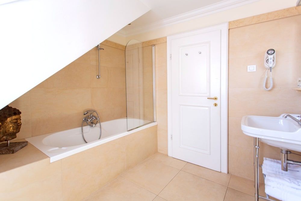 Lesar Hotel Angel Junior Suite 7