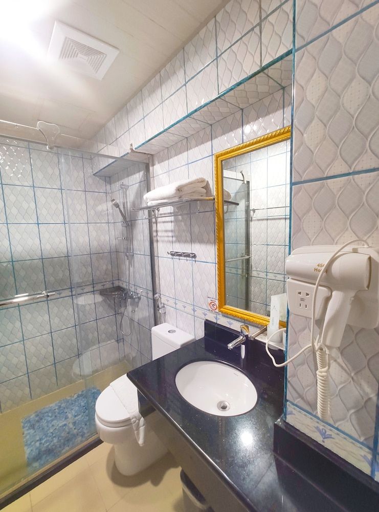 456 Hotel Basic Triple Room 3