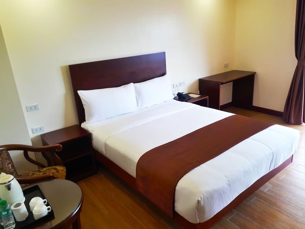 456 Hotel Basic Room, Mountain View