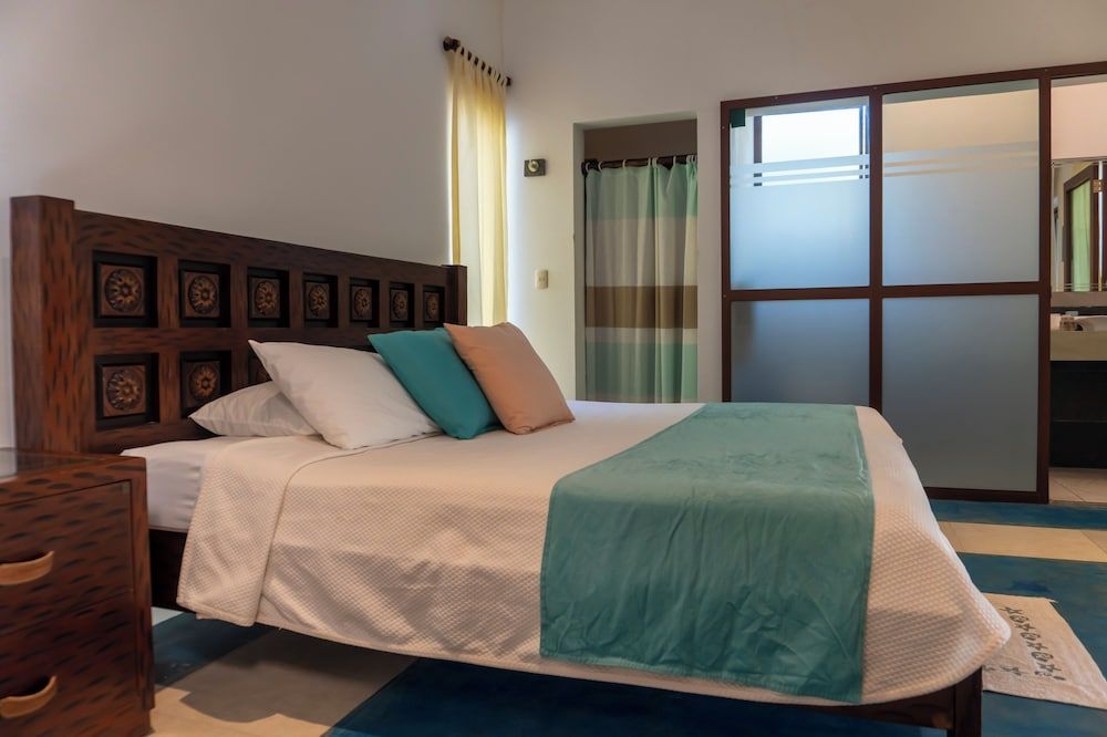 Cormorant Beach House Standard Room 3