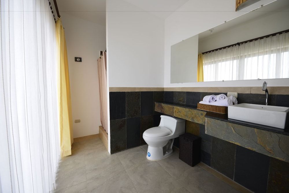 Cormorant Beach House Standard Room 5