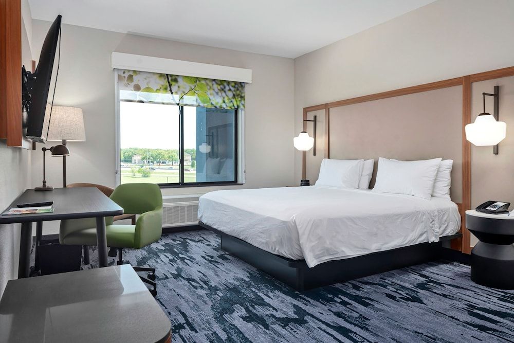 Room, 1 King Bed (Hearing Accessible)
