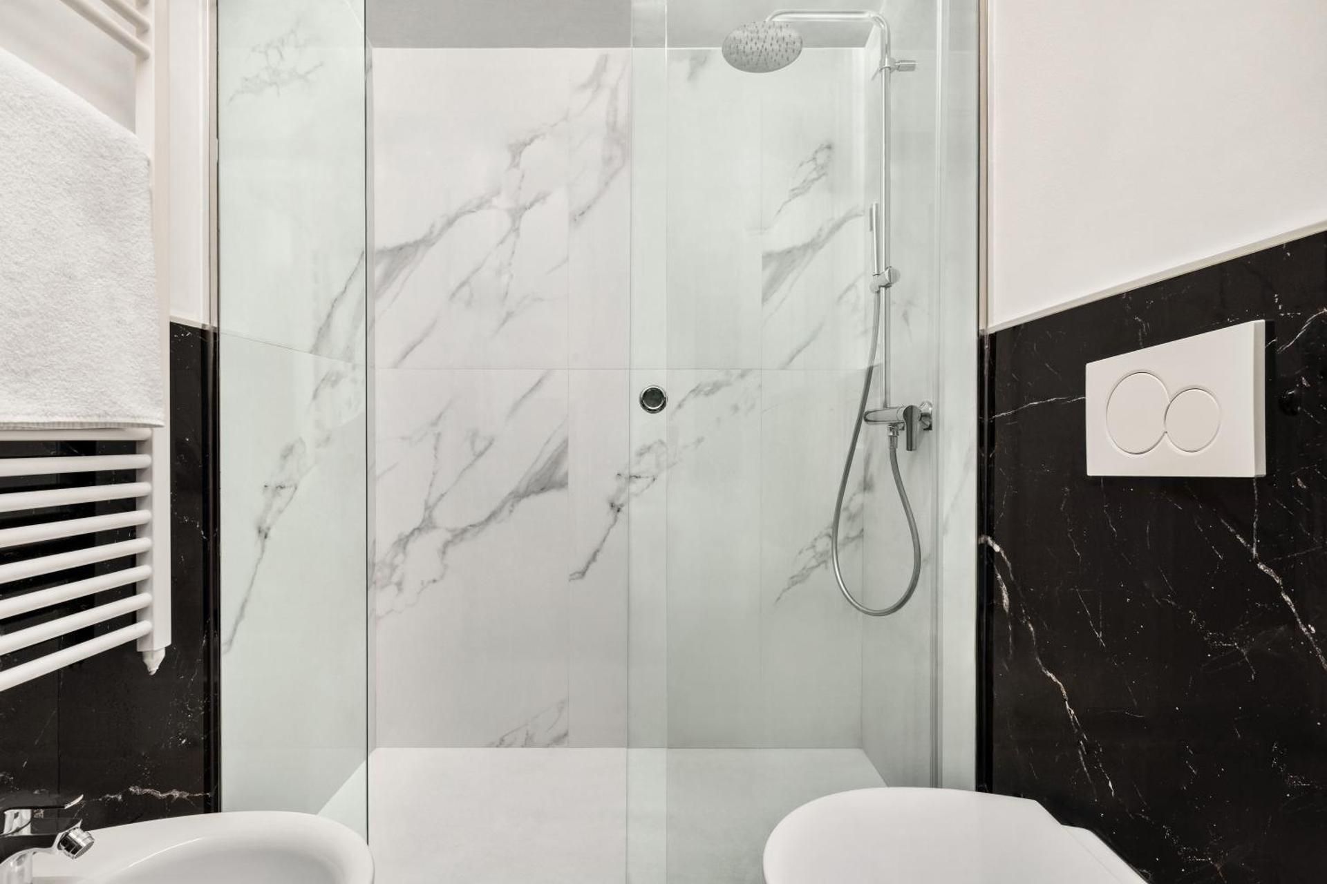 1 Queen Bed, Standard, Non-Smoking