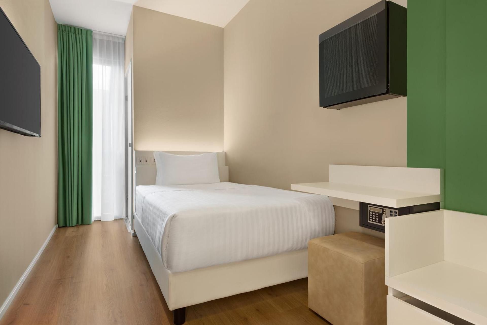 2 Twin Beds, Standard, Non-Smoking