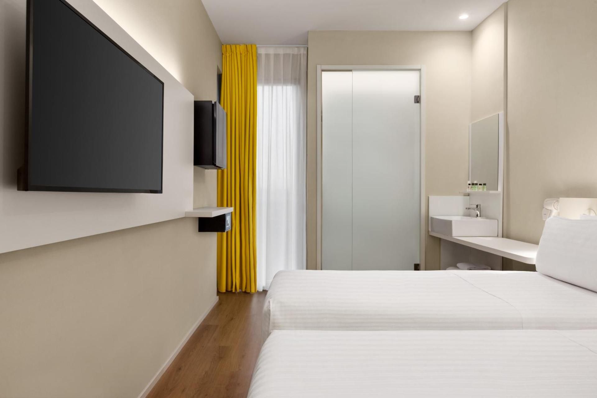 2 Twin Beds, Standard, Non-Smoking