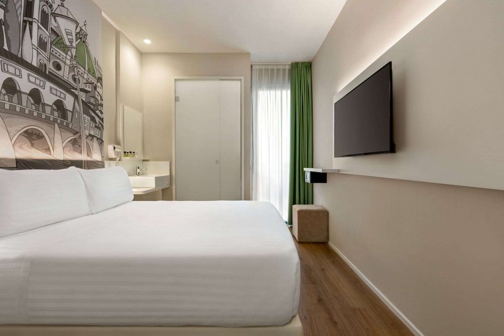 undefined Wyndham Garden Florence 10