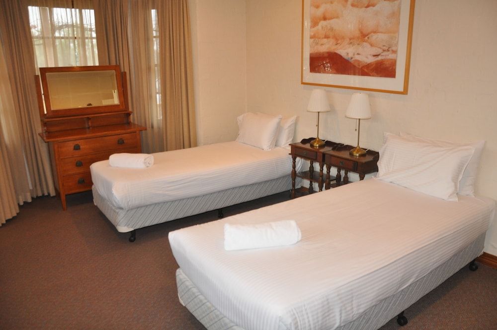 Residence (4 King beds / 8 King Singles)