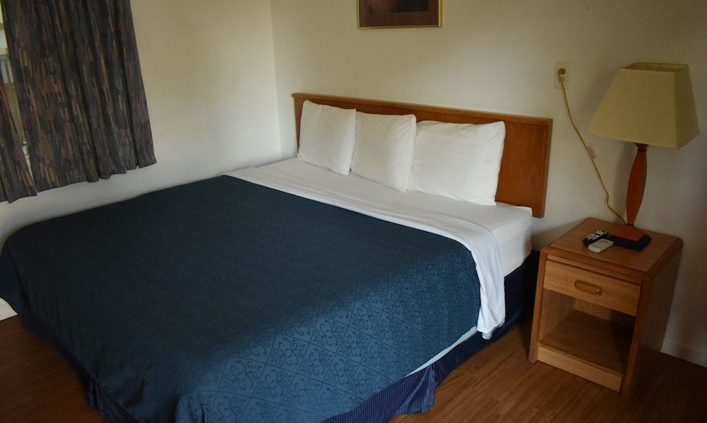 Economy inn Economy Single Room, 1 Queen Bed