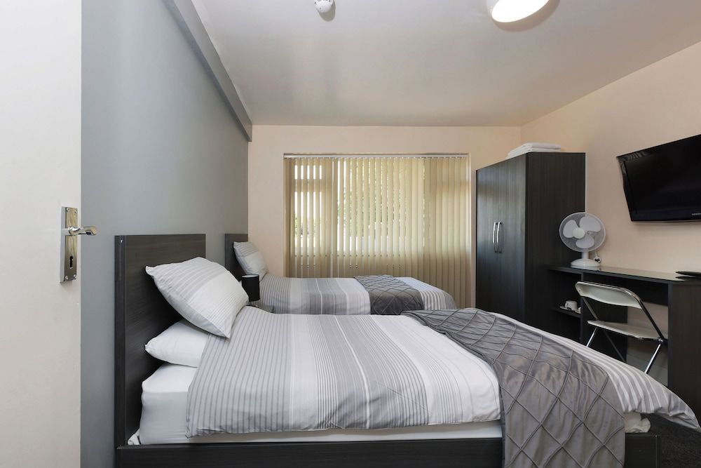 OYO Honeycroft Lodge Standard Twin Room, 2 Twin Beds 3