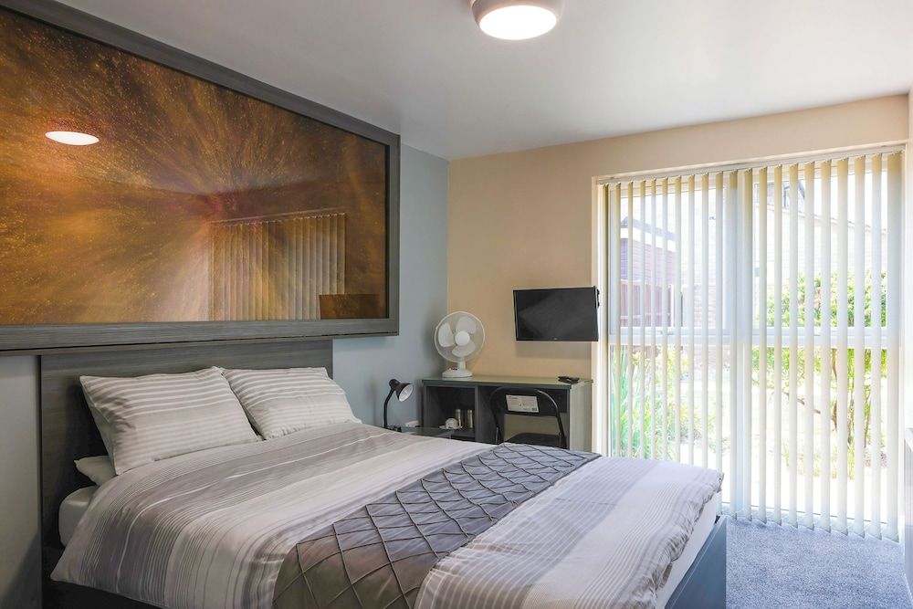 OYO Honeycroft Lodge Standard Double Room, 1 Double Bed 3