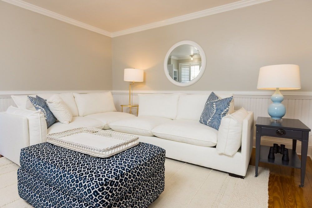 303 - One Bedroom Penthouse Suite