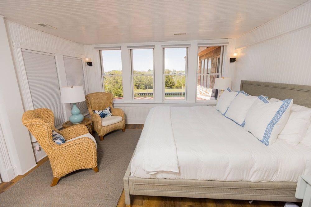 203 - Two Bedroom 2 Bath Luxury Suite