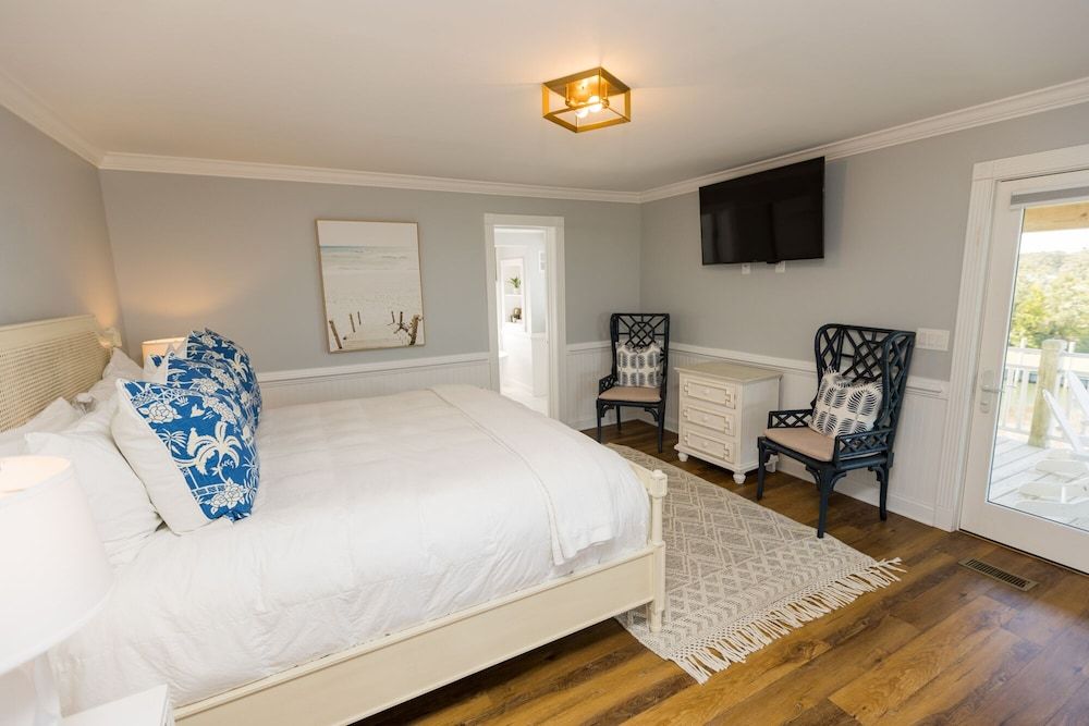 201 - One Bedroom Water View Suite