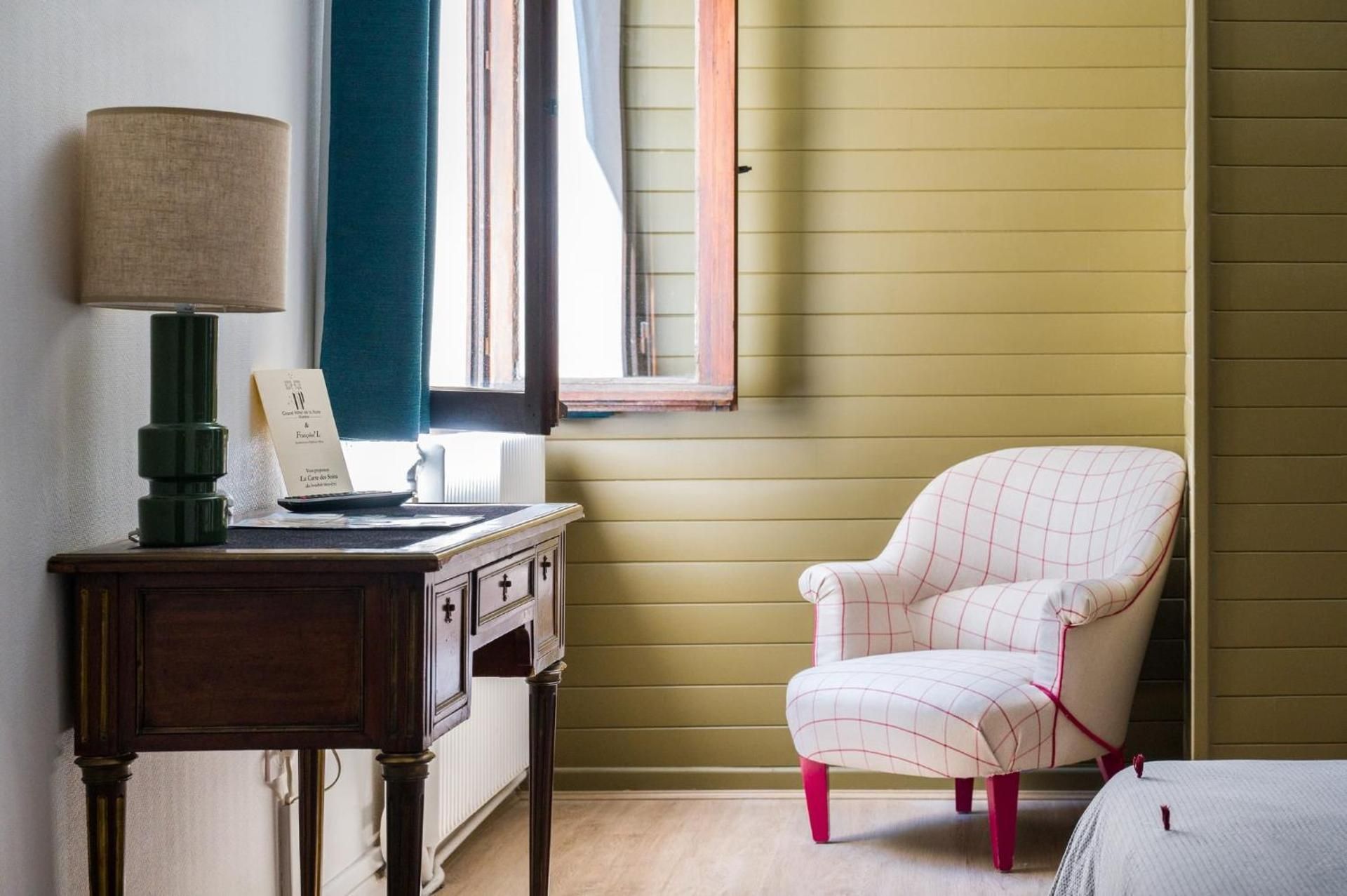 Grand Hotel De La Poste - Lyon Sud - Vienne Classic Triple Room 3