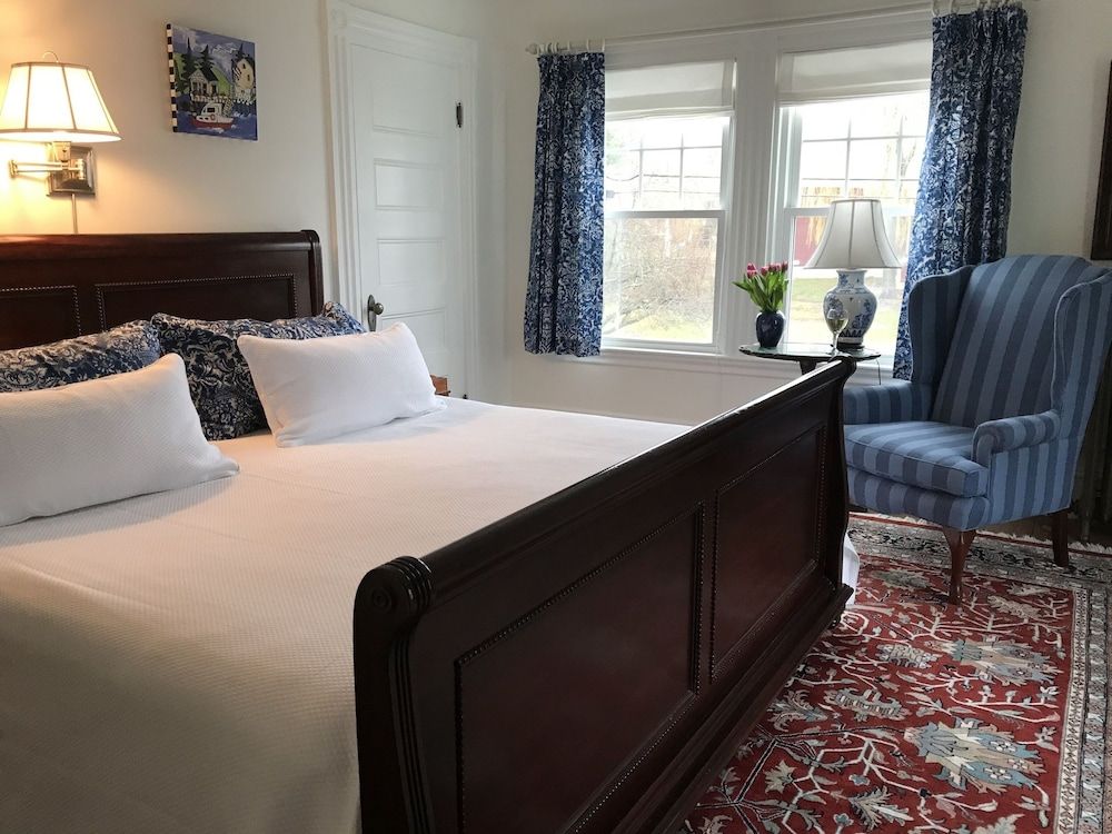 Governor Davis Suite