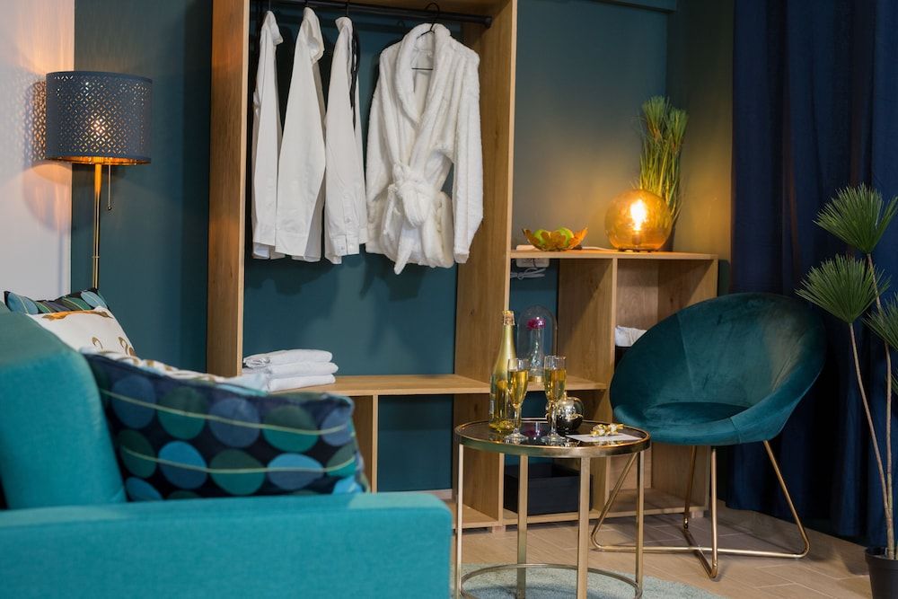 La Finca - Luxury Suites Hotel Luxury Suite, 1 King Bed with Sofa bed 7