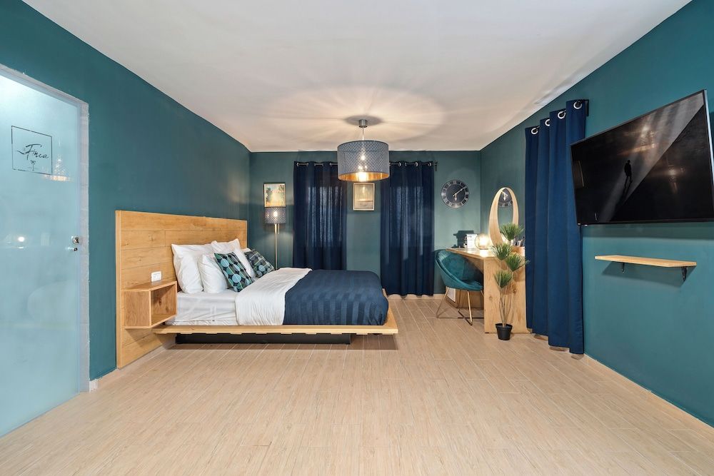 La Finca - Luxury Suites Hotel Luxury Suite, 1 King Bed with Sofa bed 3